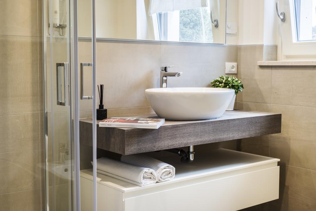 Riviera Carducci Rooms Peschiera del Garda Luaran gambar