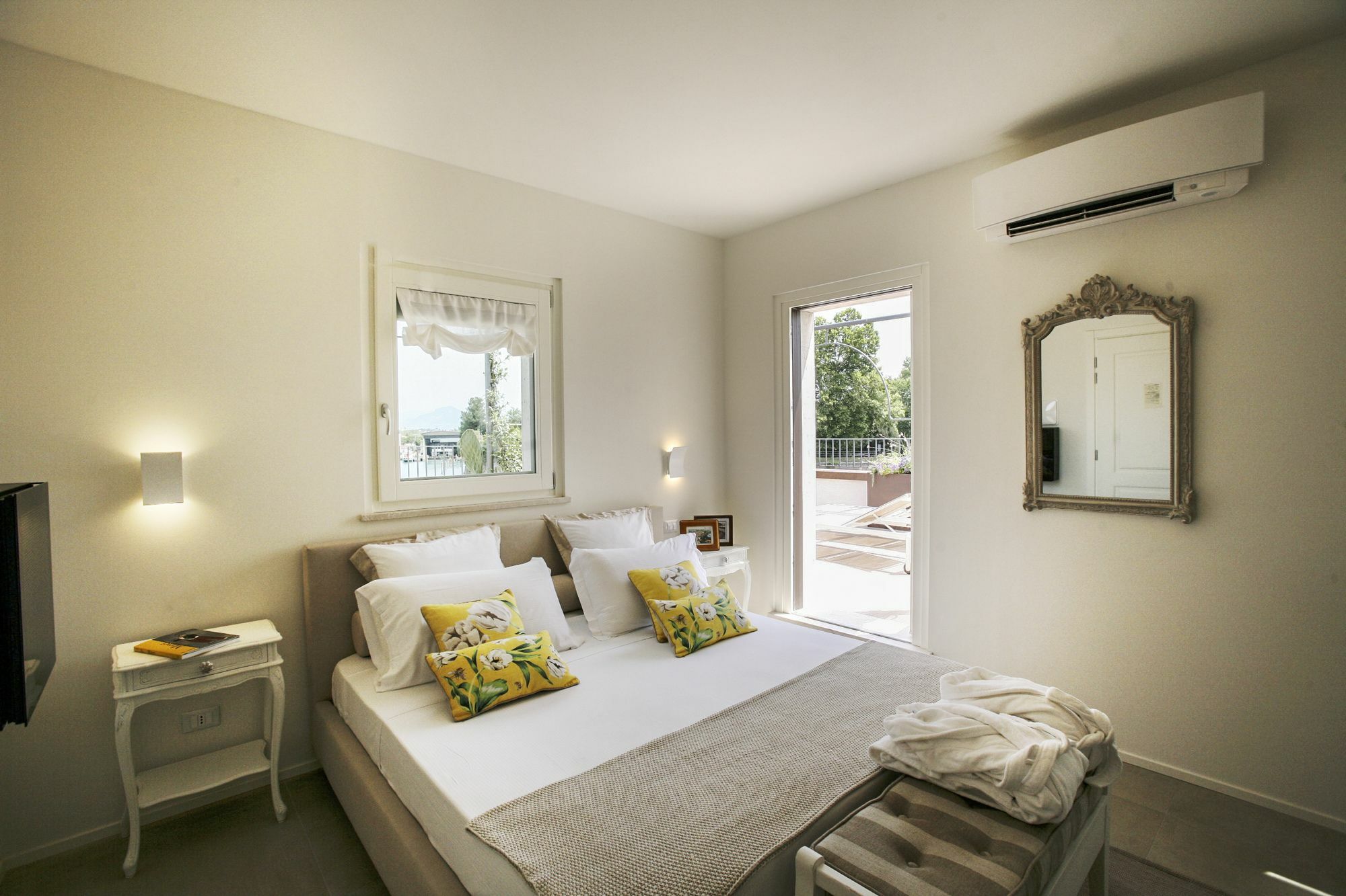 Riviera Carducci Rooms Peschiera del Garda Luaran gambar